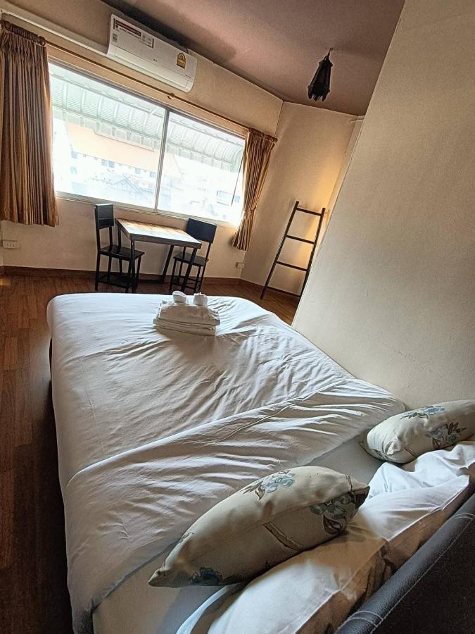 Soft Night Barzaar Hostel Чиангмай Екстериор снимка