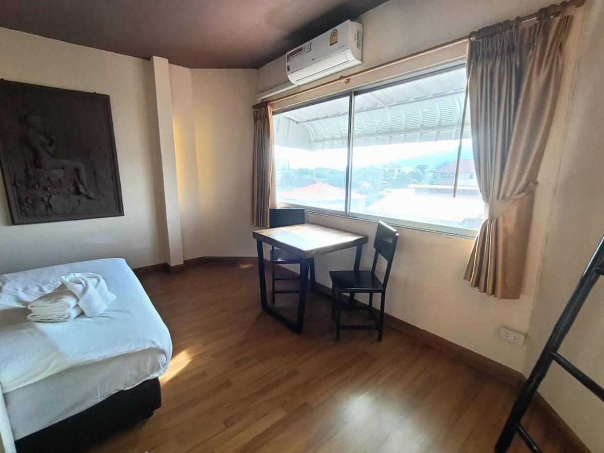 Soft Night Barzaar Hostel Чиангмай Екстериор снимка